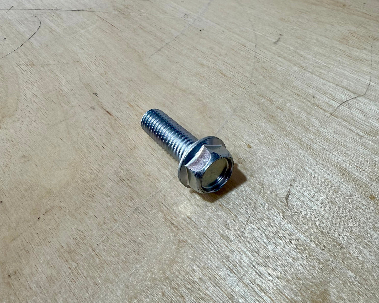 Mitsubishi Automatic Transmission Case Bolt 2702A007